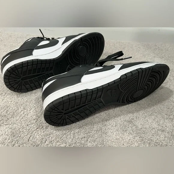 Nike Black and White Dunk Sneakers Classic Design - Picture 4 of 6